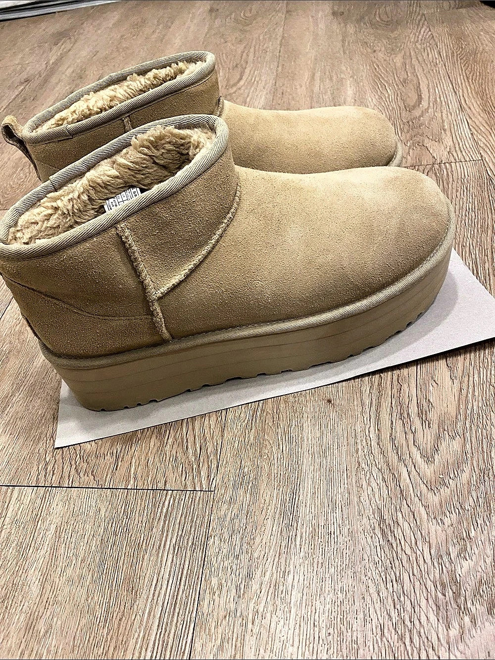 UGG Classic Ultra Mini Platform Boots Size 12 (Fits 11 too)